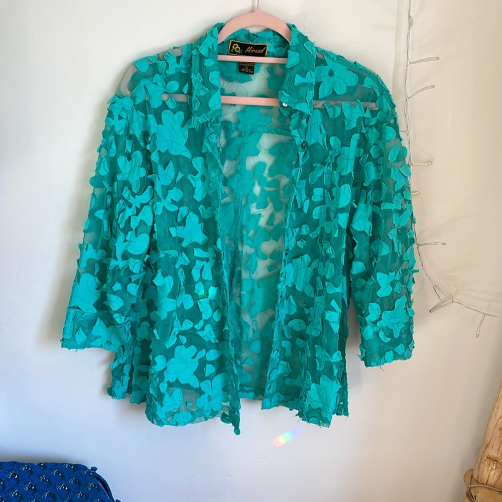 Vintage quarter length sleeve, bright, teal mesh, appliqué button up shirt